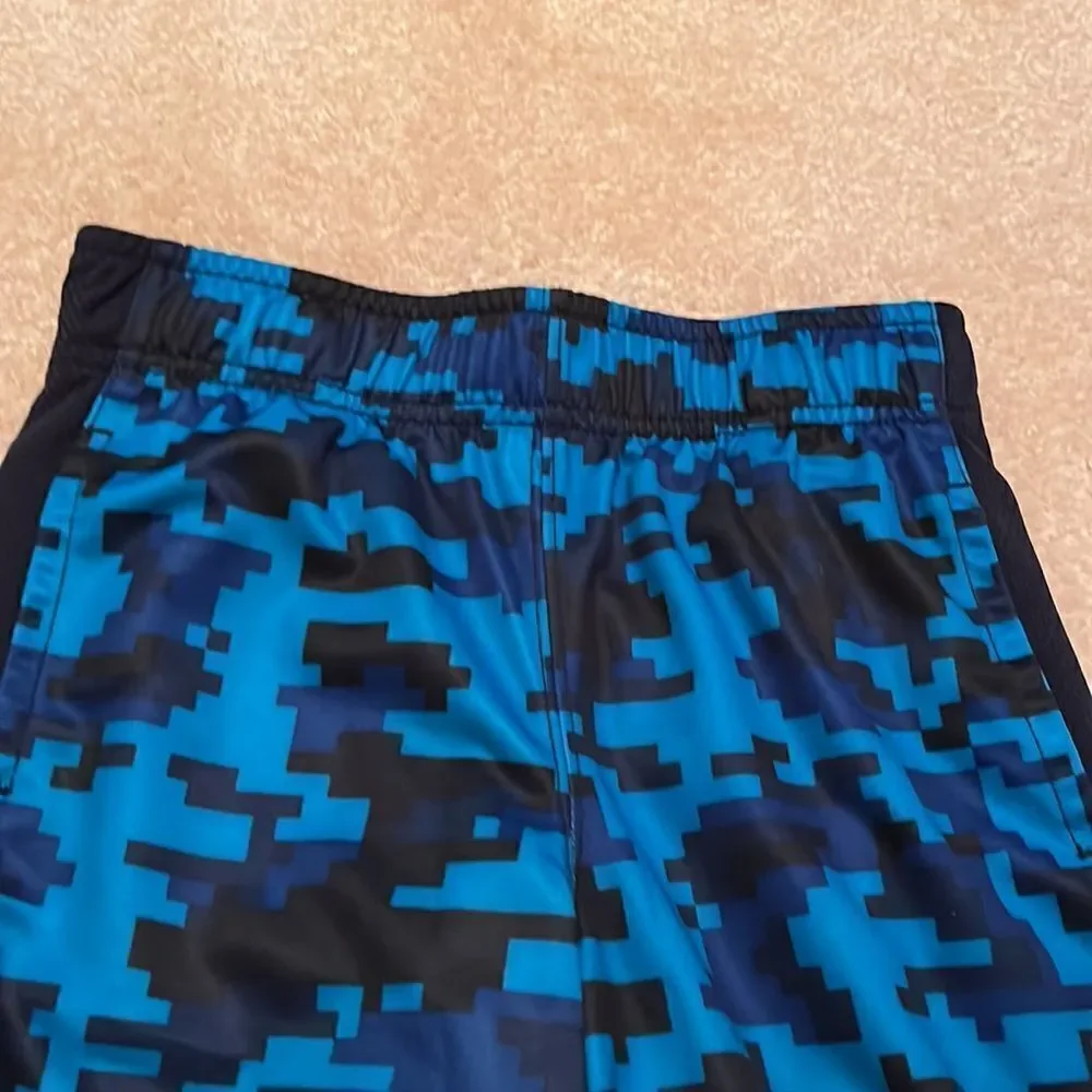 BOYS GYMBOREE SIZE MEDIUM (7/8) SHORTS!